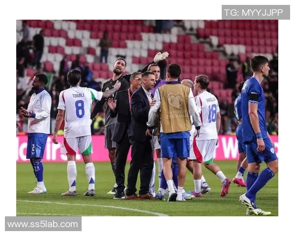 世界杯精彩瞬间：里昂逆转莱比锡补时绝杀引爆全场激情