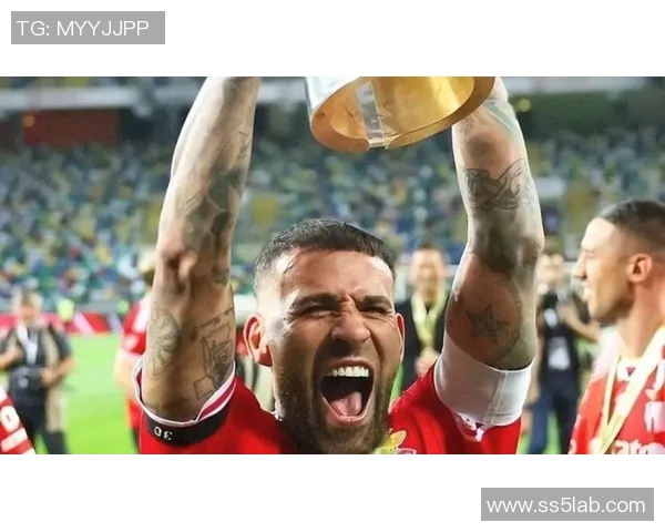 西甲激战曼联与波尔图战平争议判罚引发全场沸腾